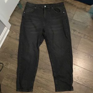 Brand new with tags. Size 14 black Wild Fable Mom Jeans.
